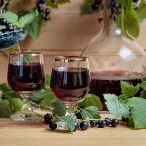 Crème de cassis – likier z czarnej porzeczki