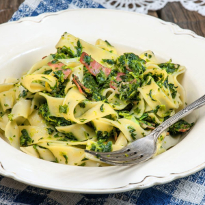 Makaron ze szpinakiem i boczkiem