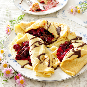 Naleśniki z wiśniami i czekoladą