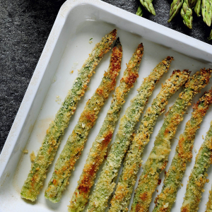 Szparagi pieczone z dipem boczkowym
