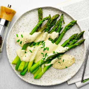 Szparagi z sosem holenderskim