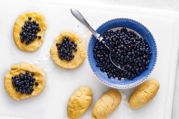 Jagodzianki –  nadziewanie