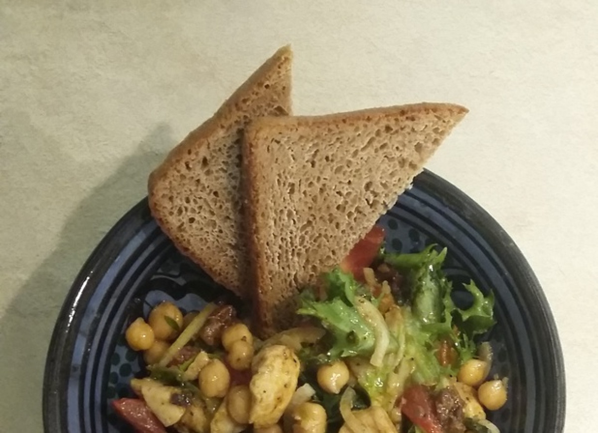 Sałatka z kurczakiem i ciecierzycą