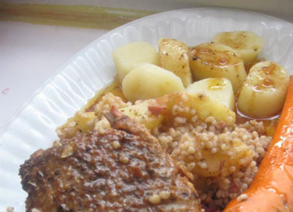 Pieczona  kaczka faszerowana jabłkami,kaszą,oraz wątróbką drobiową