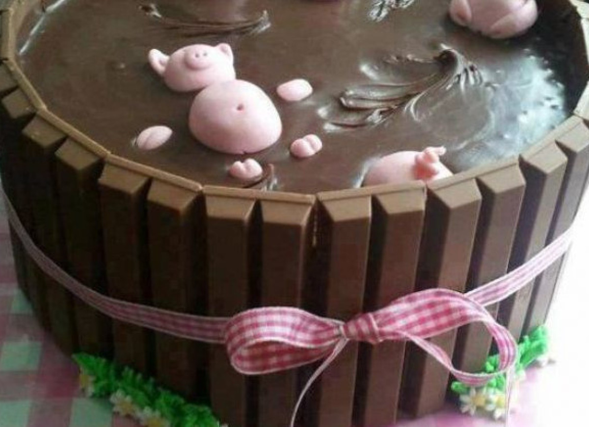 Tort świnki w błocie