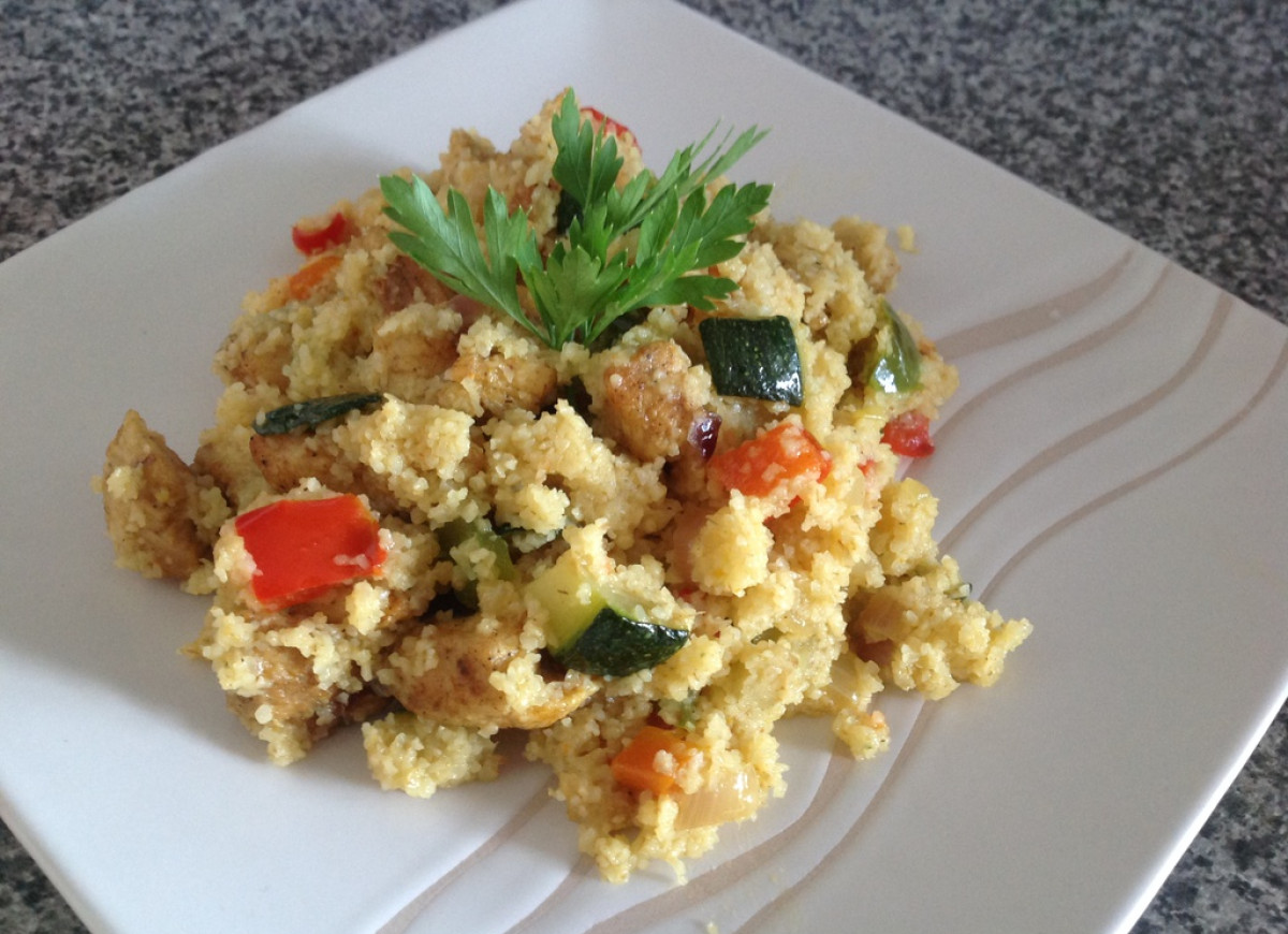 kasza kuskus z kurczakiem i warzywami.