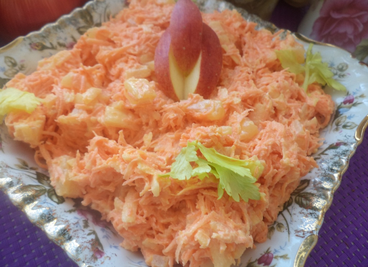 Surówka z marchewki i ananasa