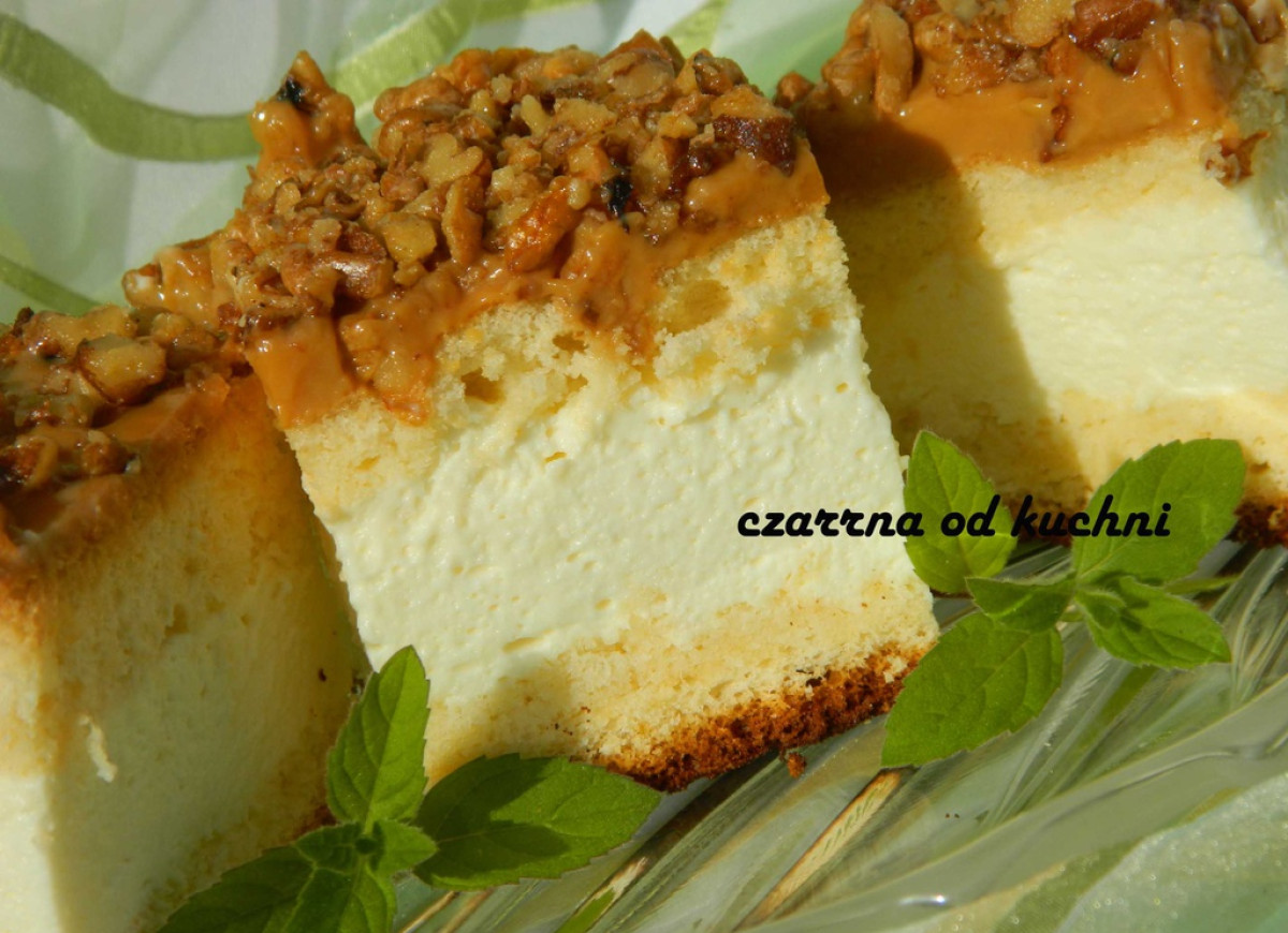 Biszkopt z pianką i karmelem