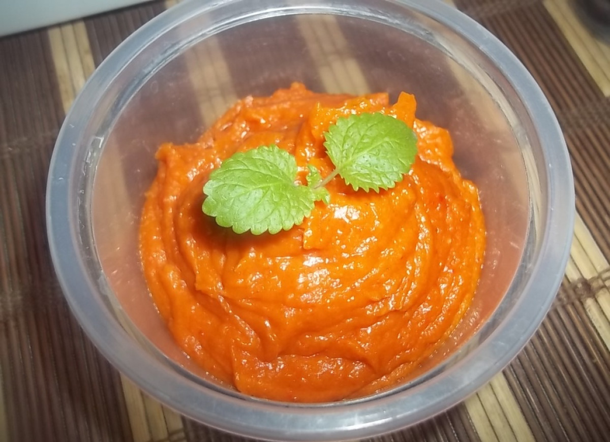 Adżika z pomidorami i jabłkiem