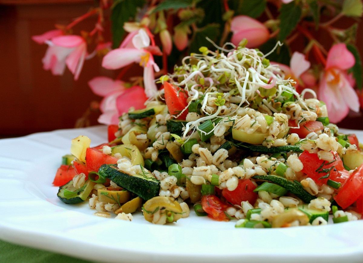 Sałatka z kaszą pęczak