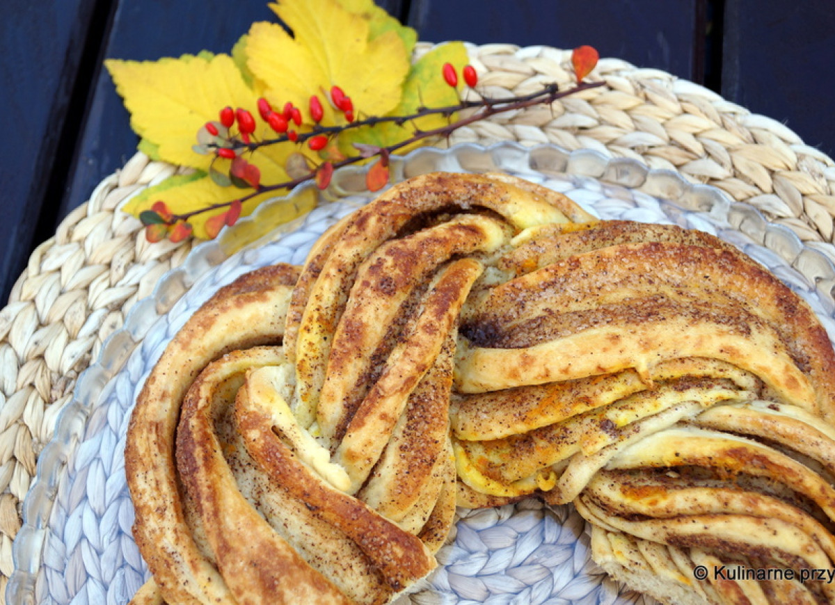 Drożdżowy wieniec cynamonowy (Estoński kringel)