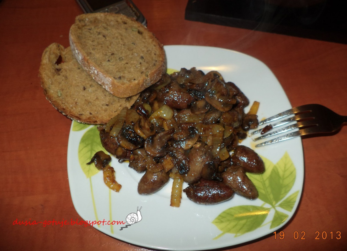 Serduszka drobiowe smażone z cebulką i pieczarkami