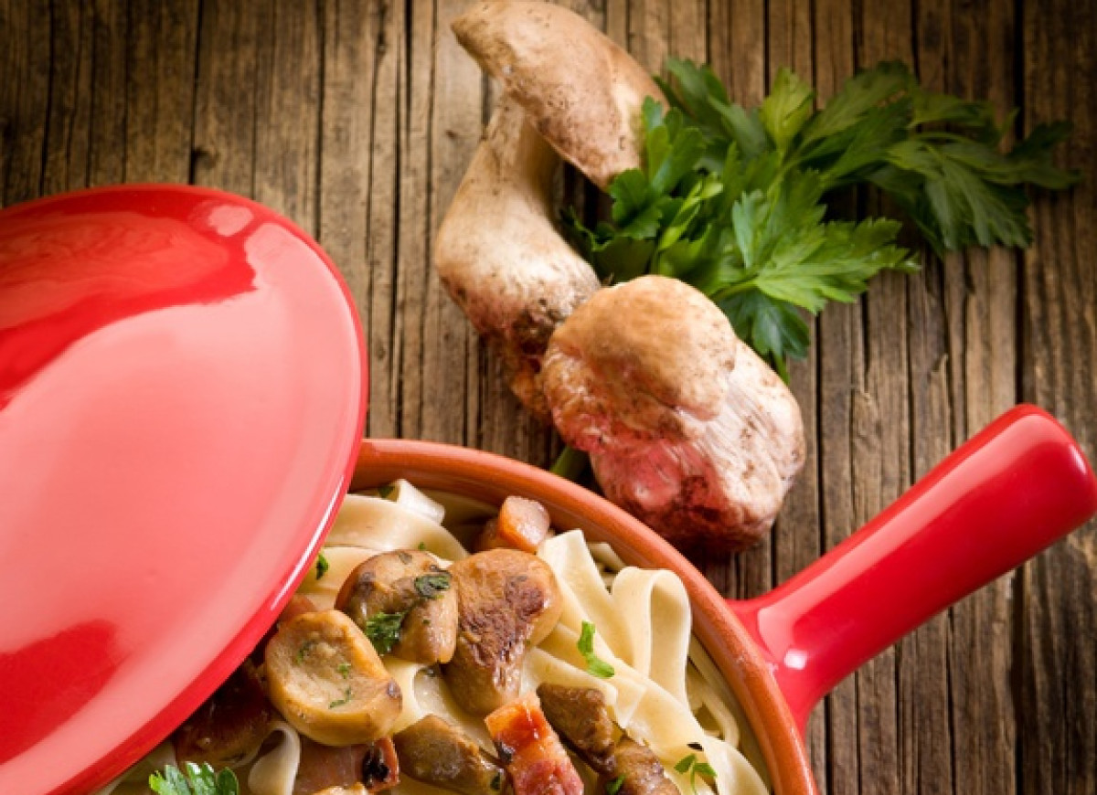 Tagiatelle z boczkiem i borowikami