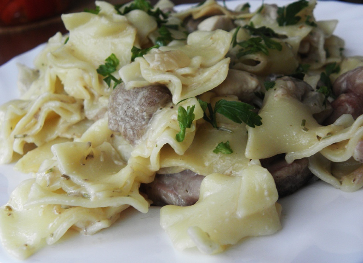 Makaron z sosem z maślaków.
