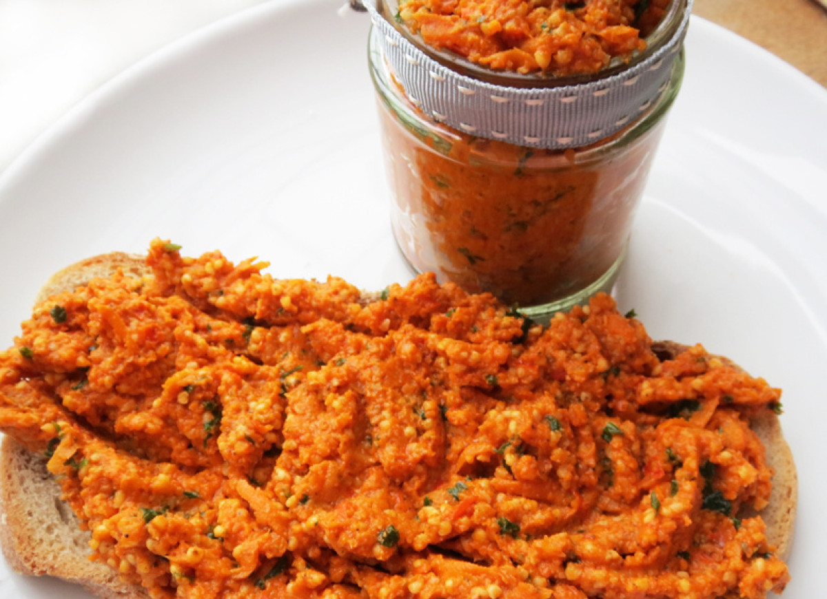 Wegański paprykarz z kaszą jaglaną