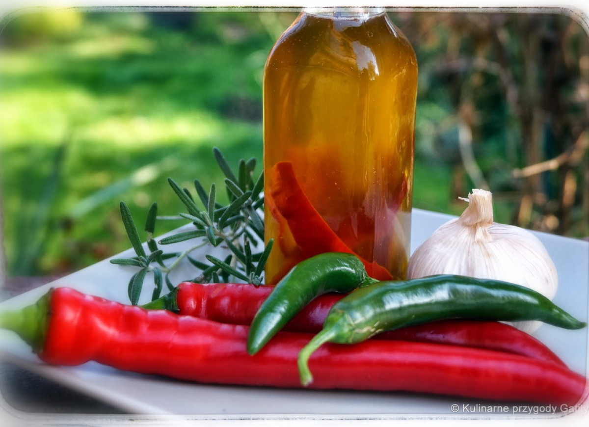Aromatyzowany olej z chili i czosnkiem