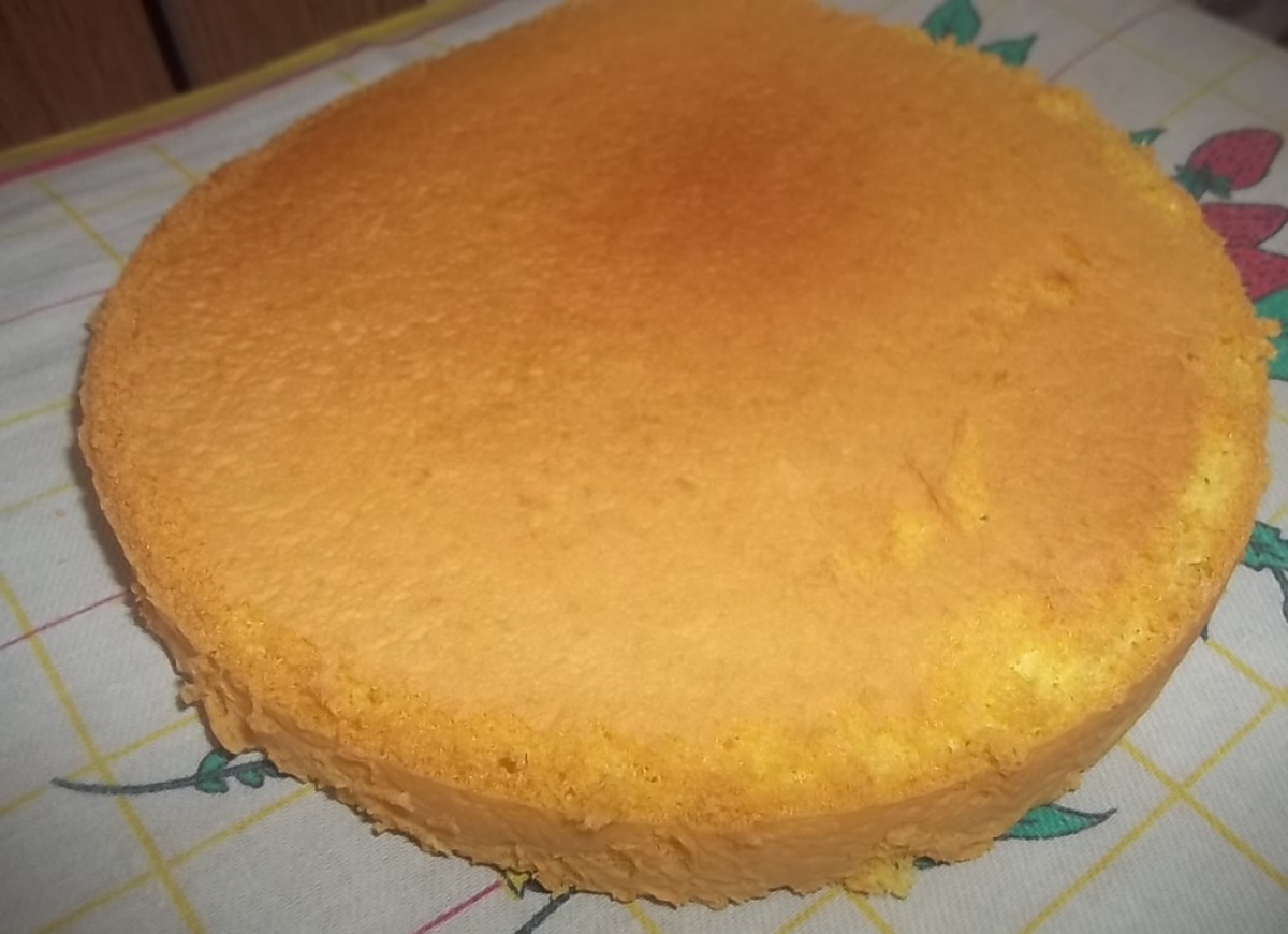 Jasny biszkopt z dwóch jaj