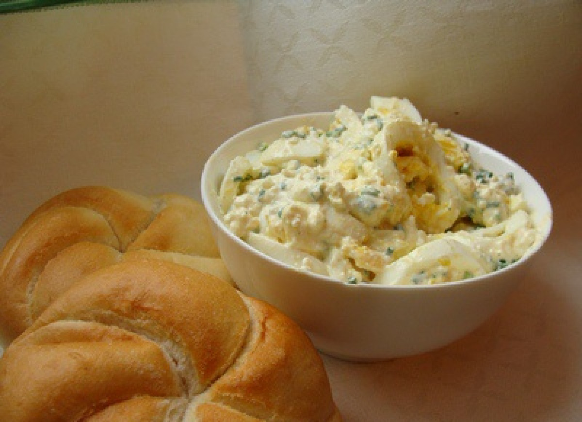 Sałatka jajeczna z twarożkiem