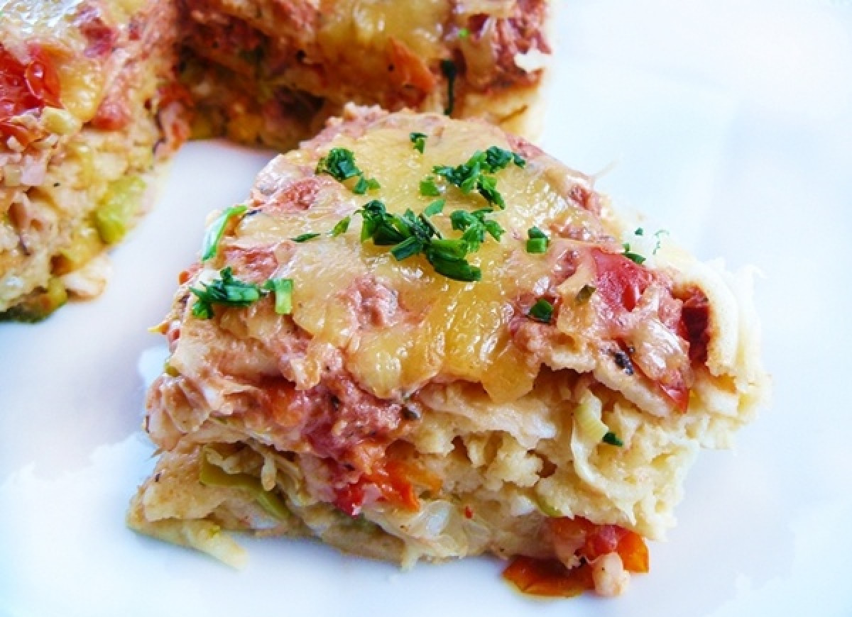 Tort naleśnikowy z mięsem warzywami