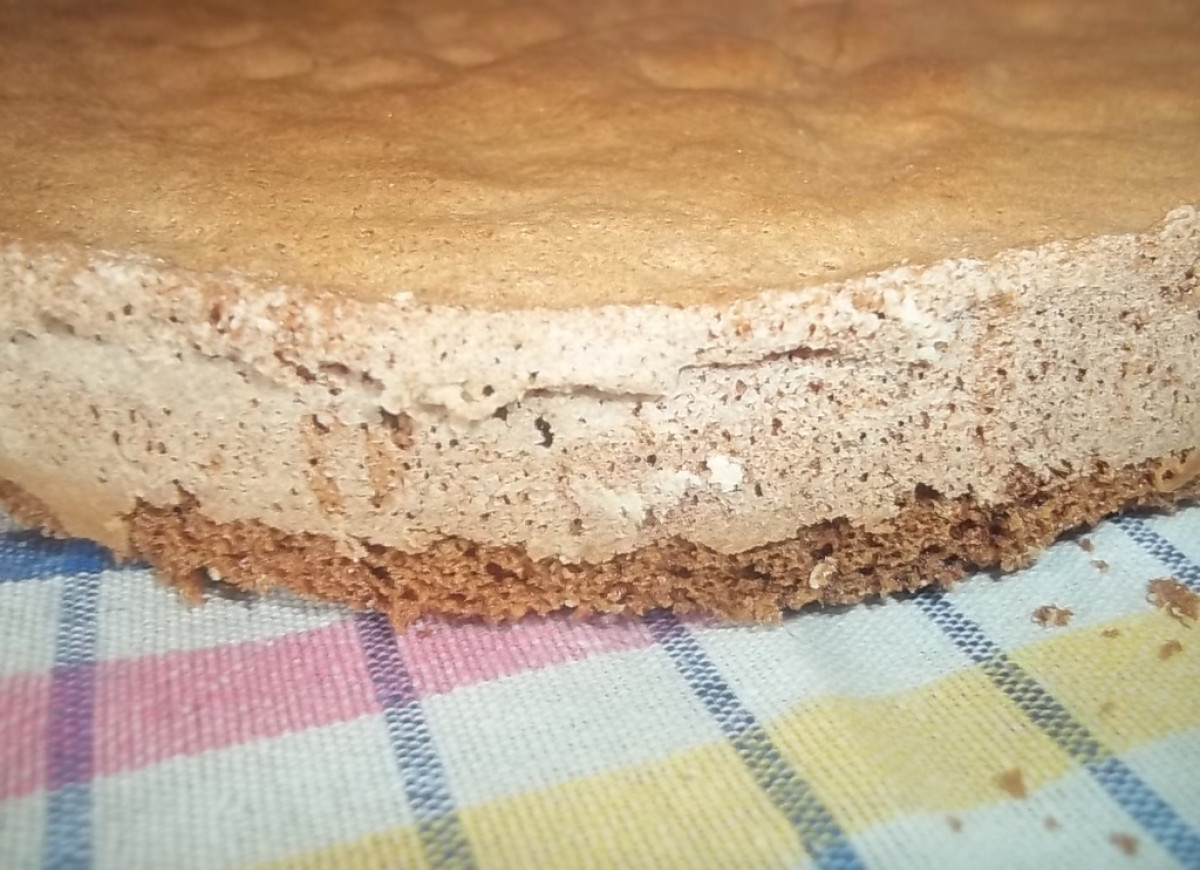 Kakaowy biszkopt z dwóch jaj.