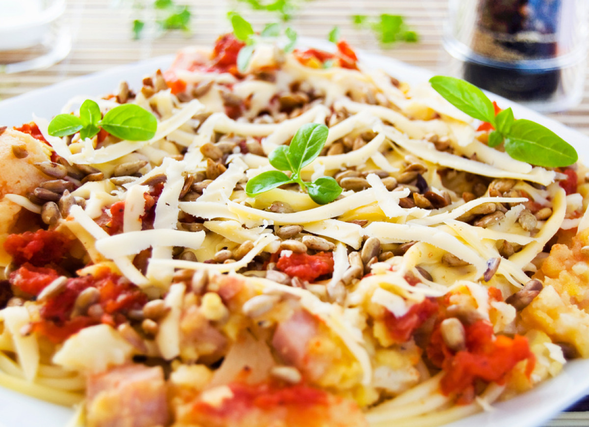 Spaghetti z kalafiorem, soczewicą i kalarepką