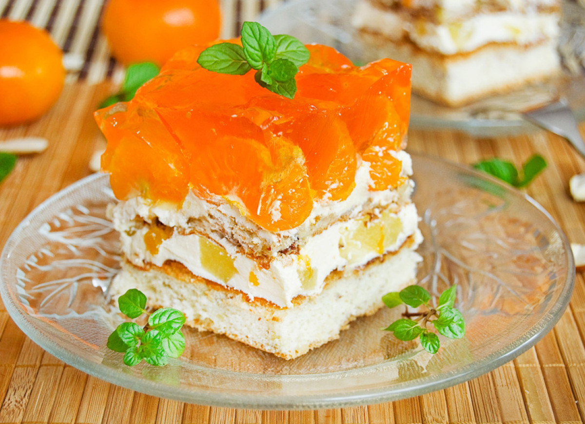 Biszkopt migdałowy z ananasem i mandarynkami