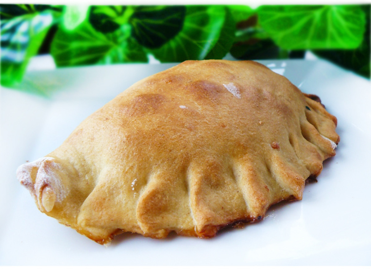 Calzone z mięsem i warzywami