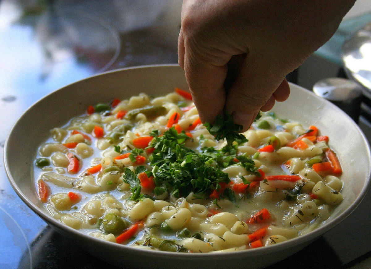 Zupa warzywna z makaronem