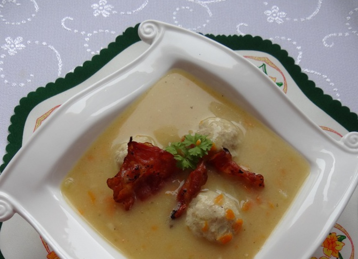 Wielkanocny żurek z pulpecikami