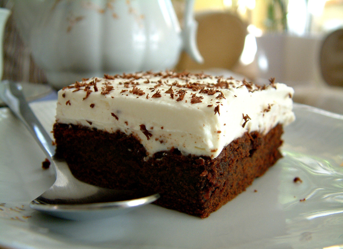Czekoladowe Brownie otulone śmietankowym kremem z Ricottą