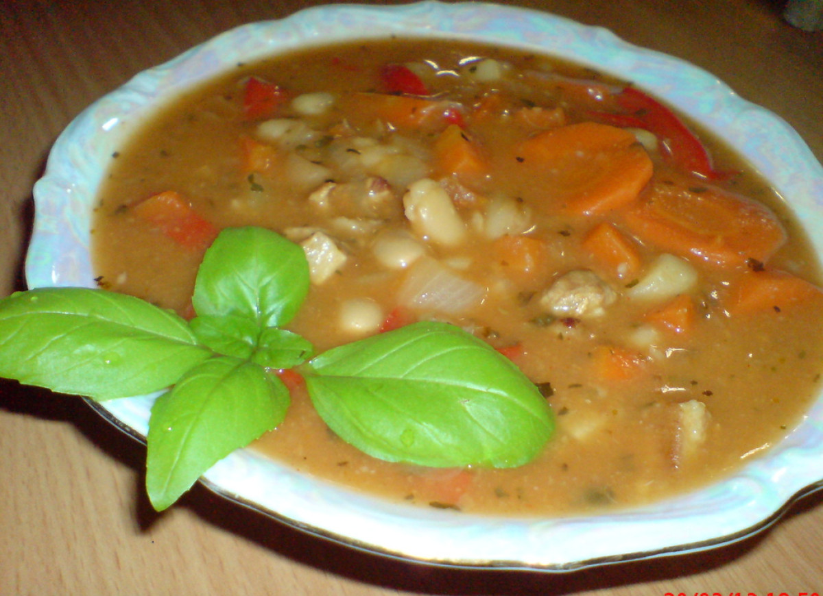 Zupa fasolowa z papryką