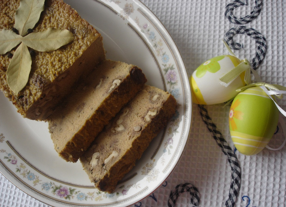 Wykwintny pasztet z orzechami włoskimi