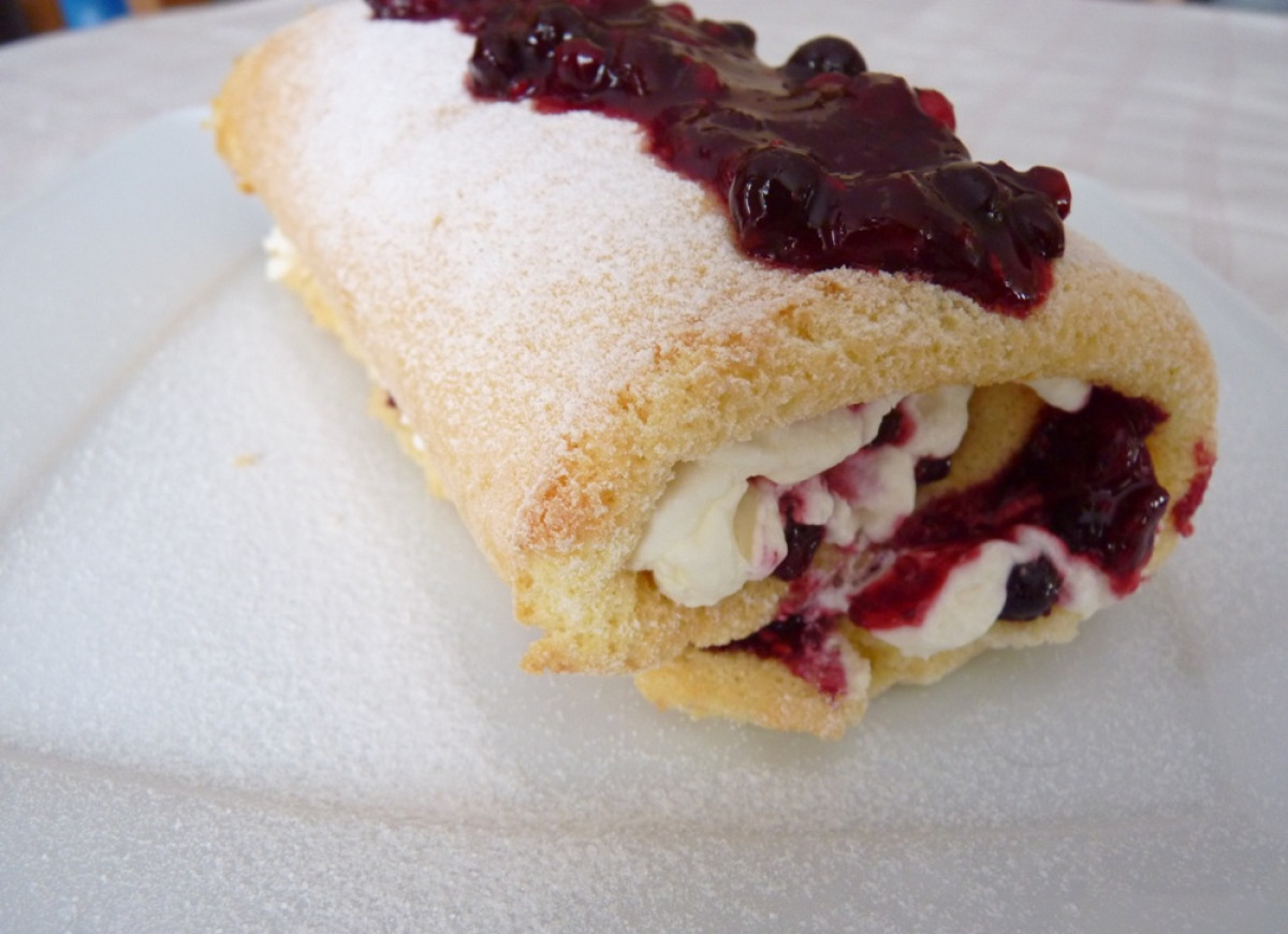 Rolada z bitą śmietaną