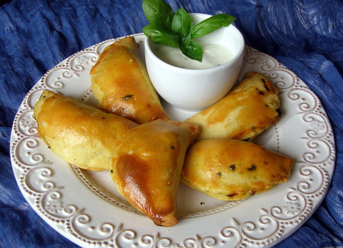 Pieczone pierogi ze szpinakiem i suszonymi pomidorami