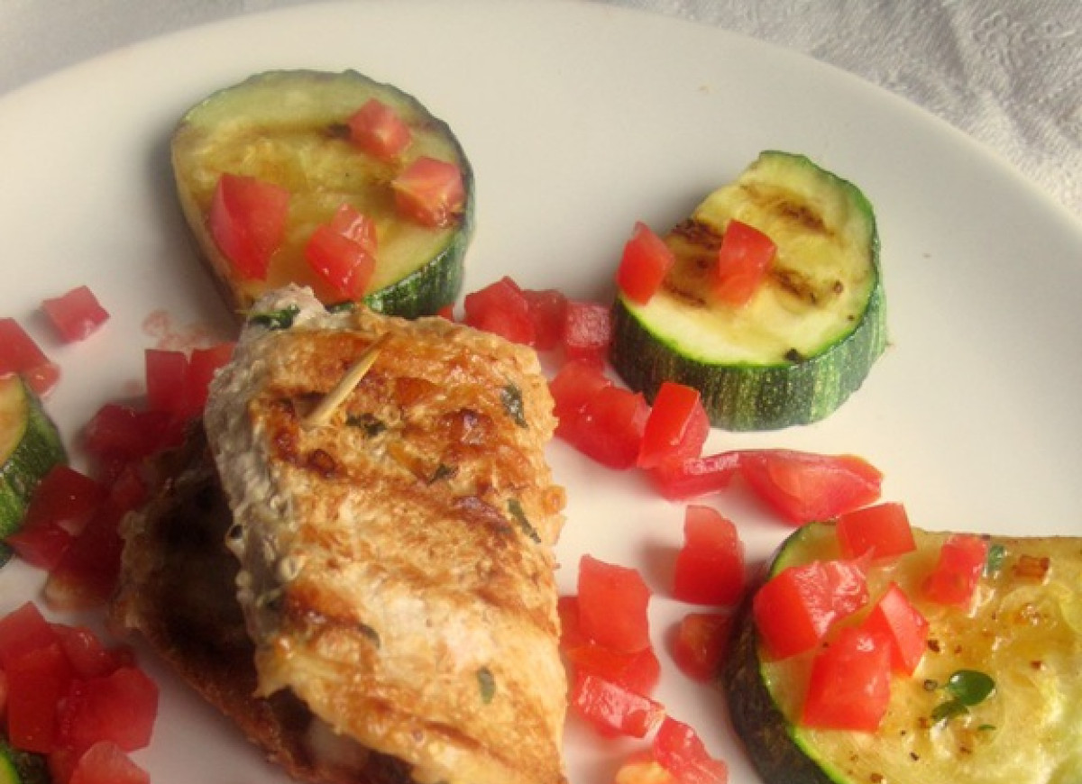 Schab z suszonymi pomidorami i serem mozzarella