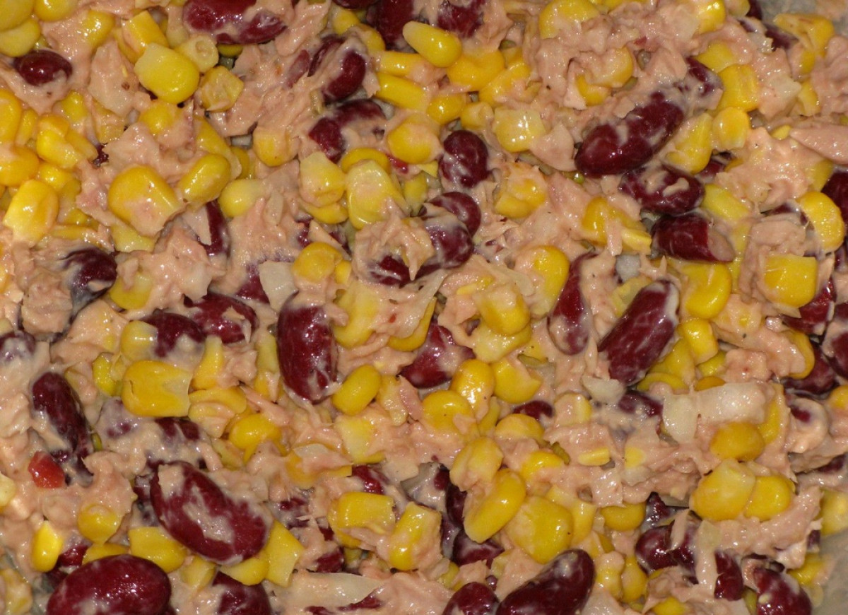 Sałatka z tuńczyka i czerwonej fasoli