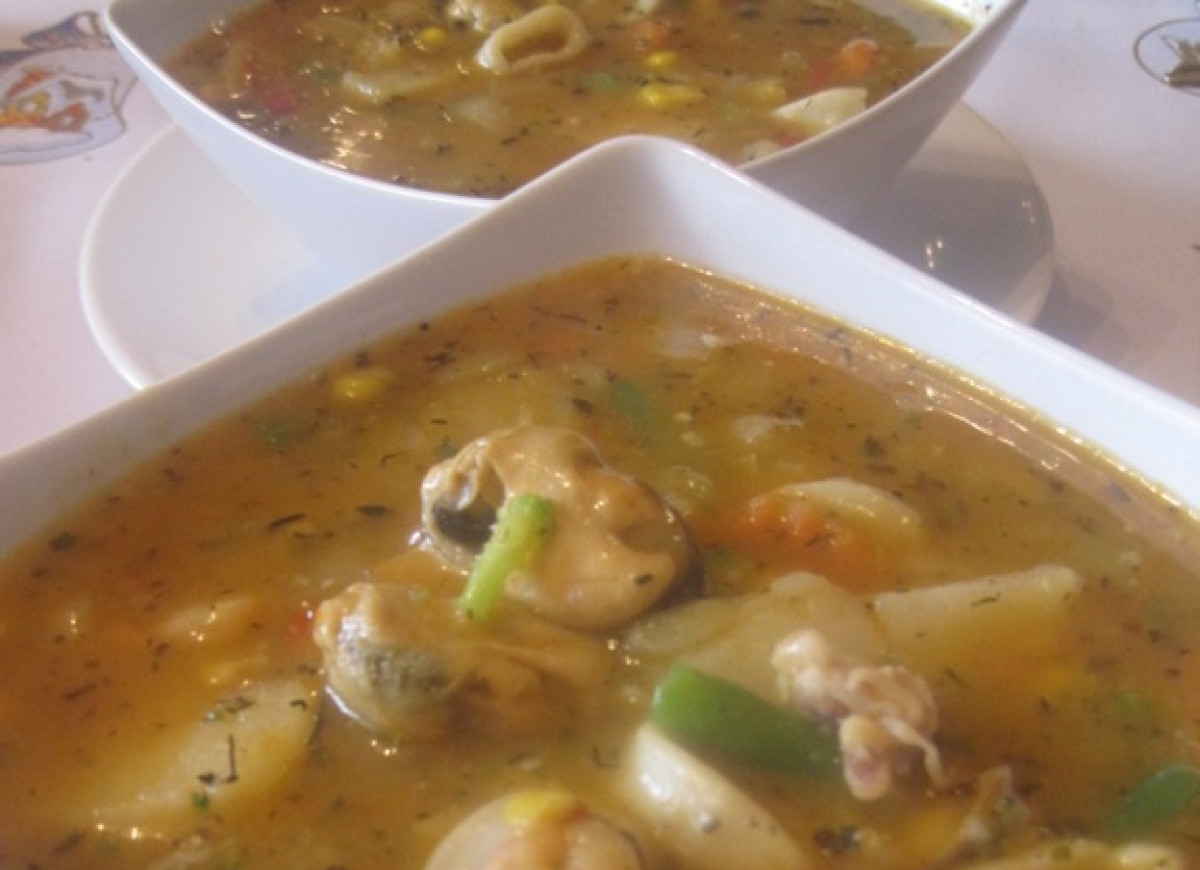 Pikantna zupa z owocami morza﻿.
