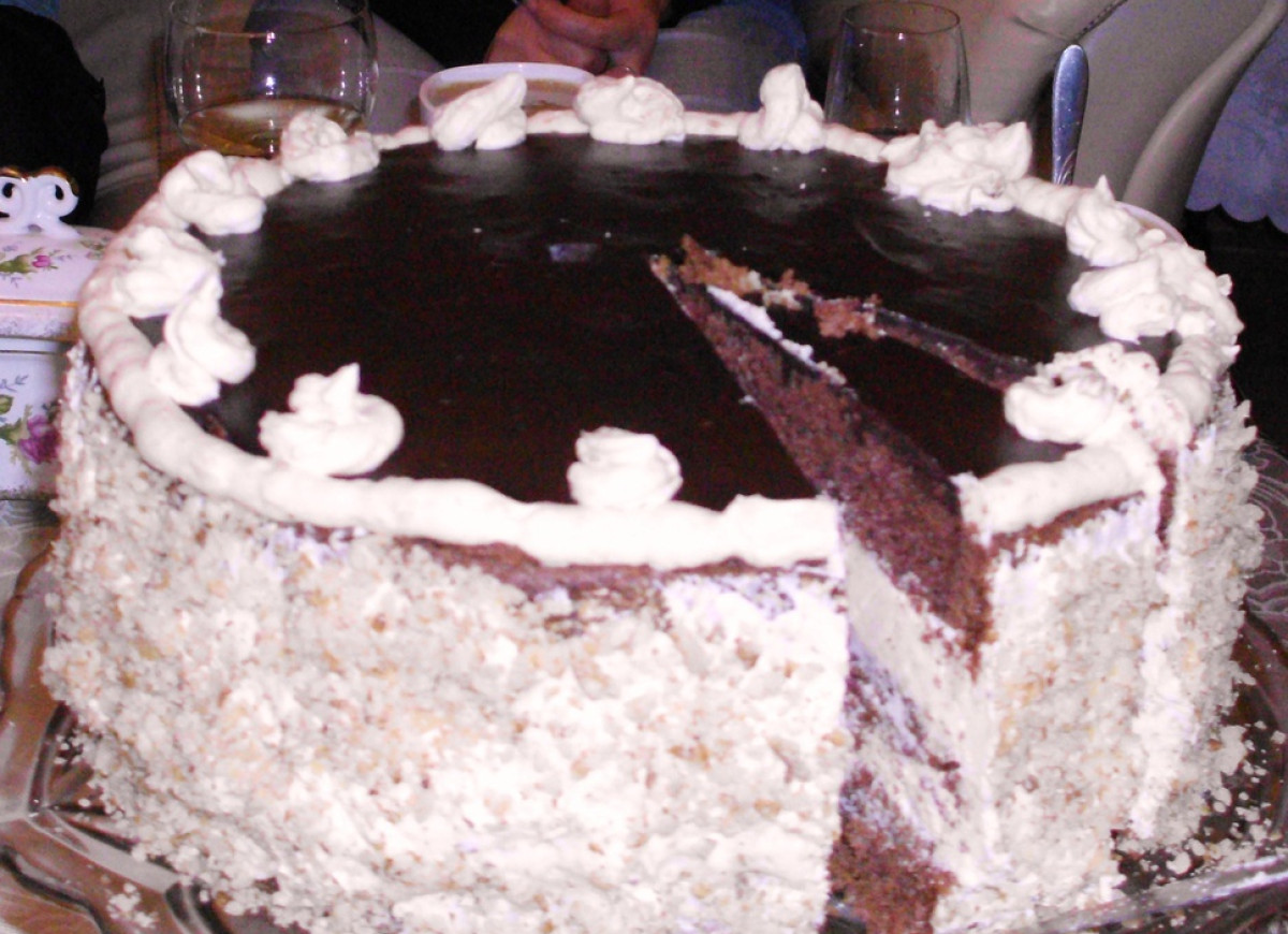 Tort czekoladowo - orzechowy