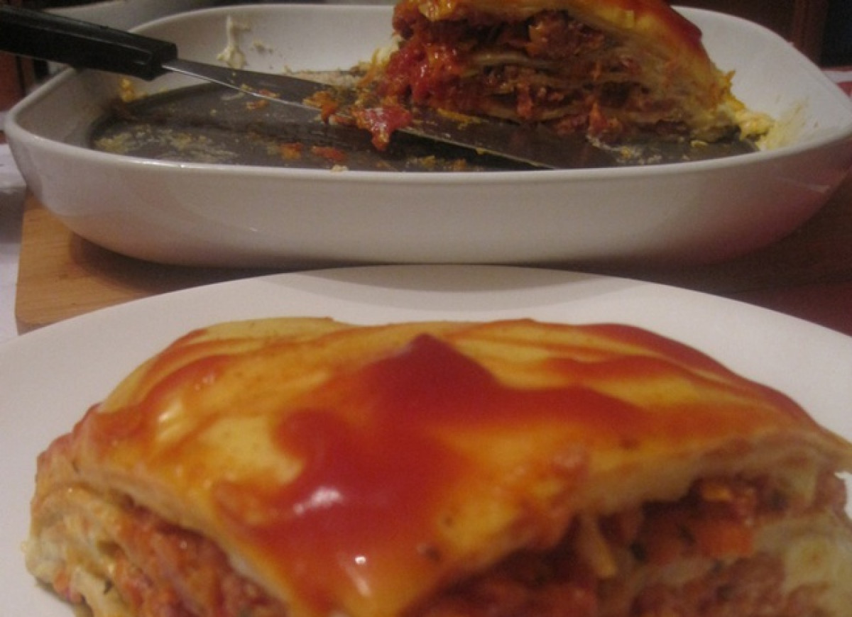 Nalesniki a'la Lasagne z sosem mięsno-pomidorowym