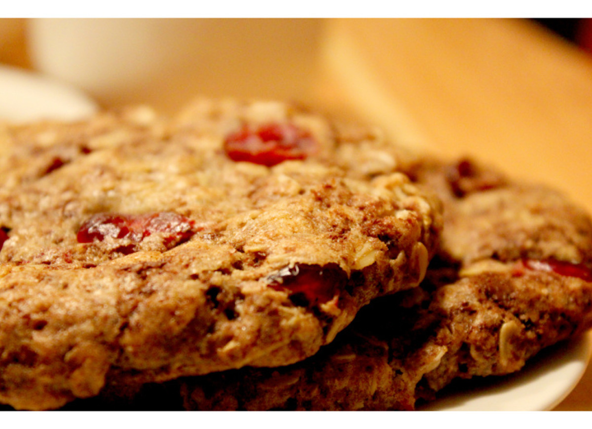 Cynamonowe ciastka owsiane z  żurawiną i czekoladą