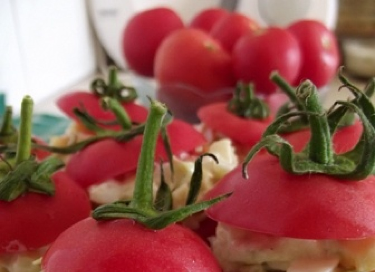 Pomidory faszerowane sałatką