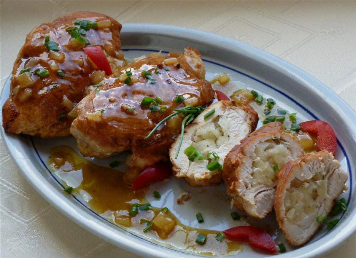 Piersi drobiowe faszerowane ananasem w sosie