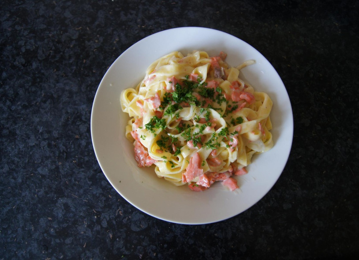 tagliatelle_z_wedzonym_lososiem