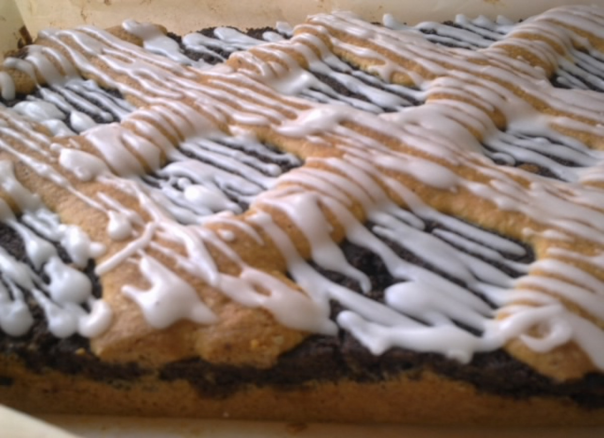 Makowiec na ucieranym spodzie