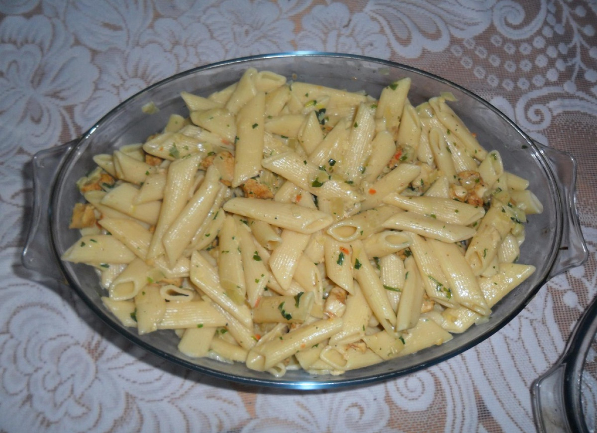 Makaron w sosie śmietanowo - czosnkowym :)
