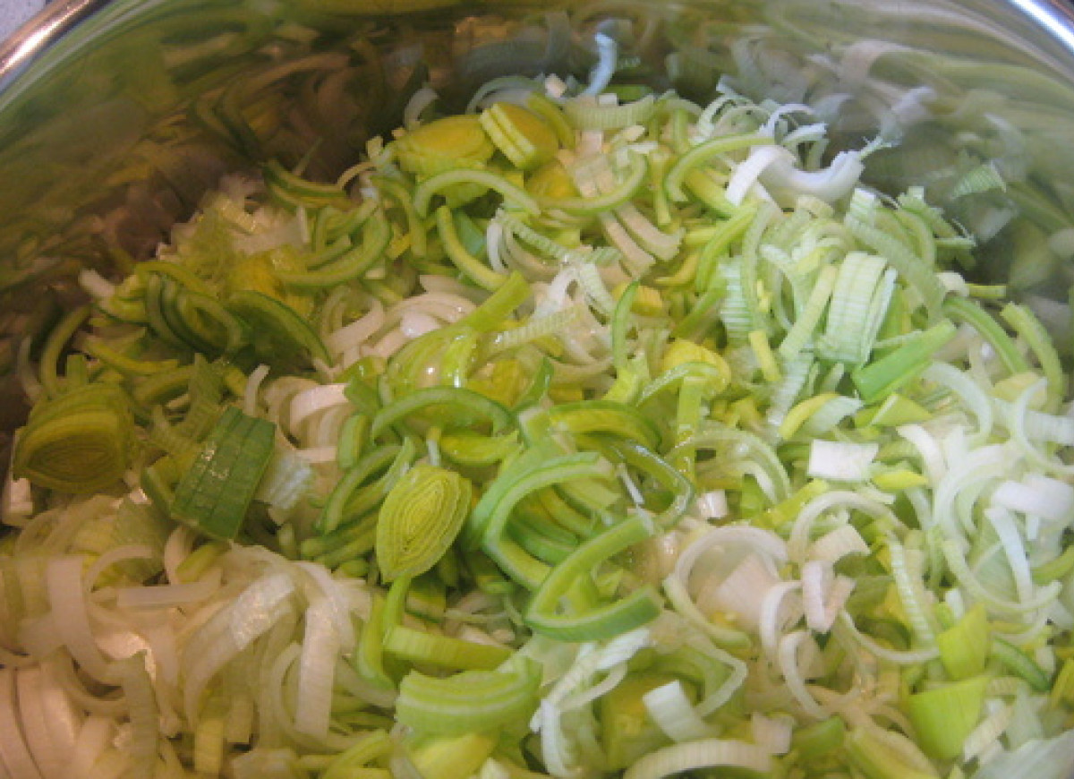 Serowo-porowo-pieczarkowa  zupa z miesem mielonym