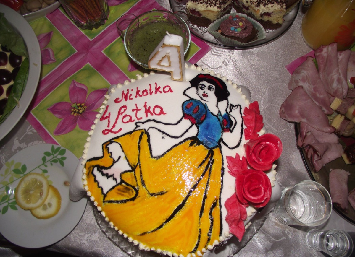 śmietankowy tort królewna śnieżka