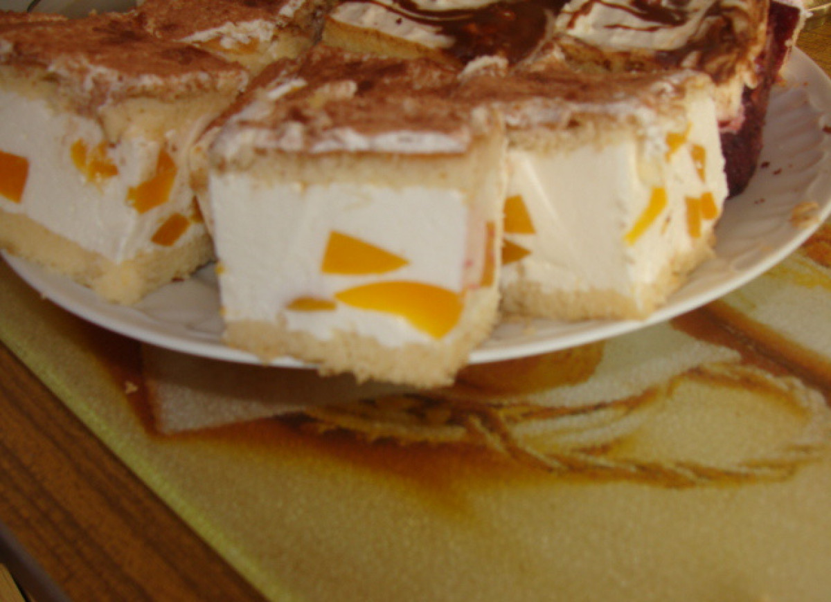 Sernik z bitą śmietaną