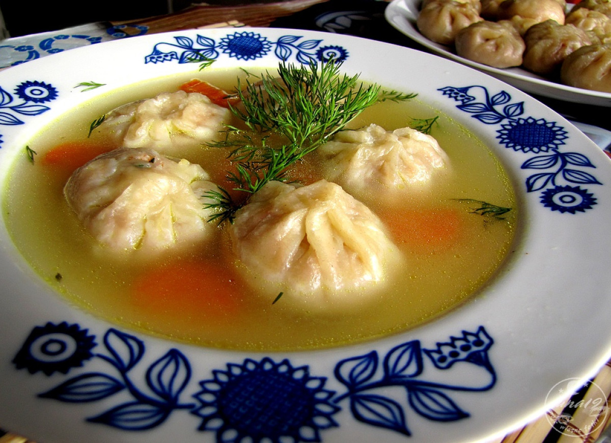 Chińskie pierożki w Polskim rosole.