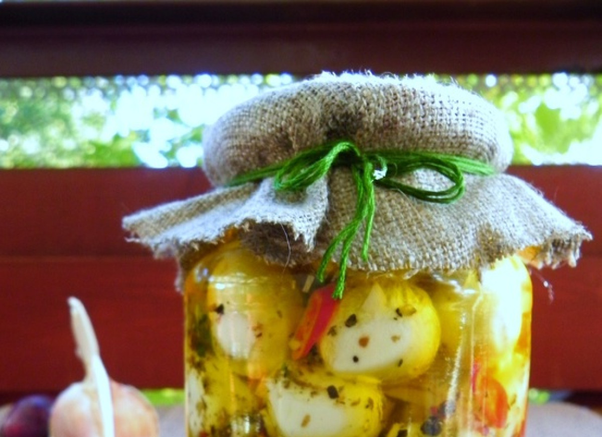 Mini mozzarelki marynowane w oliwie...